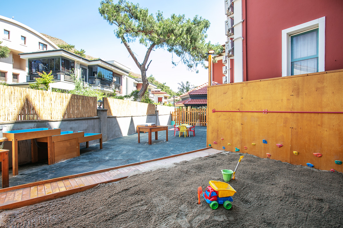 grand aquarium hotel kids club