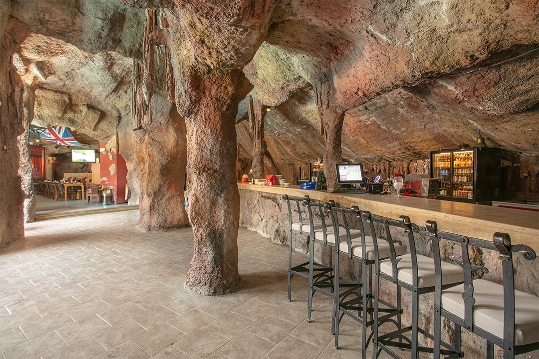 grand aquarium hotel restaurant