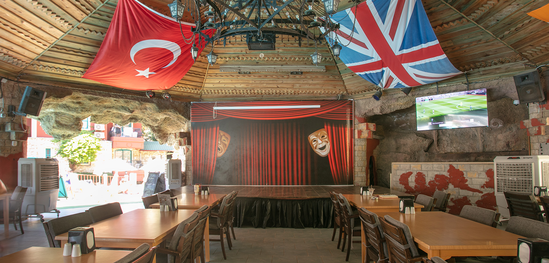 Grand Aquarium Hotel’de Eğlence Çok Başka!